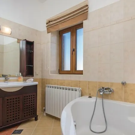 Beautiful Stone With Heated Pool Villa Cabrunici