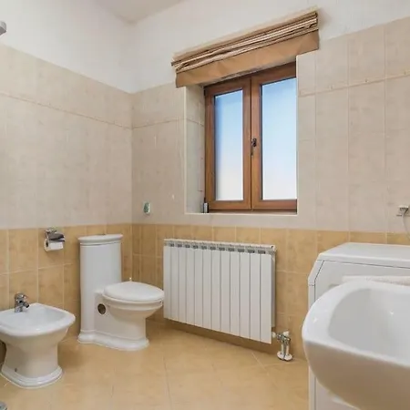 Beautiful Stone With Heated Pool *