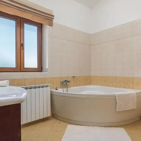 Villa Beautiful Stone With Heated Pool *