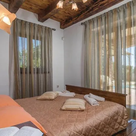 Villa Beautiful Stone With Heated Pool *