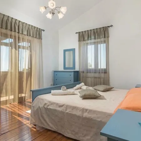 Villa Beautiful Stone With Heated Pool Cabrunici