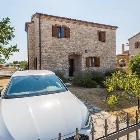 Beautiful Stone With Heated Pool Villa Cabrunici