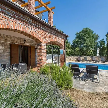 Beautiful Stone With Heated Pool Villa *