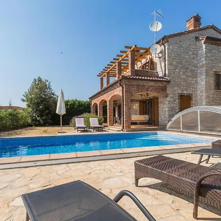 Beautiful Stone With Heated Pool Villa Cabrunici